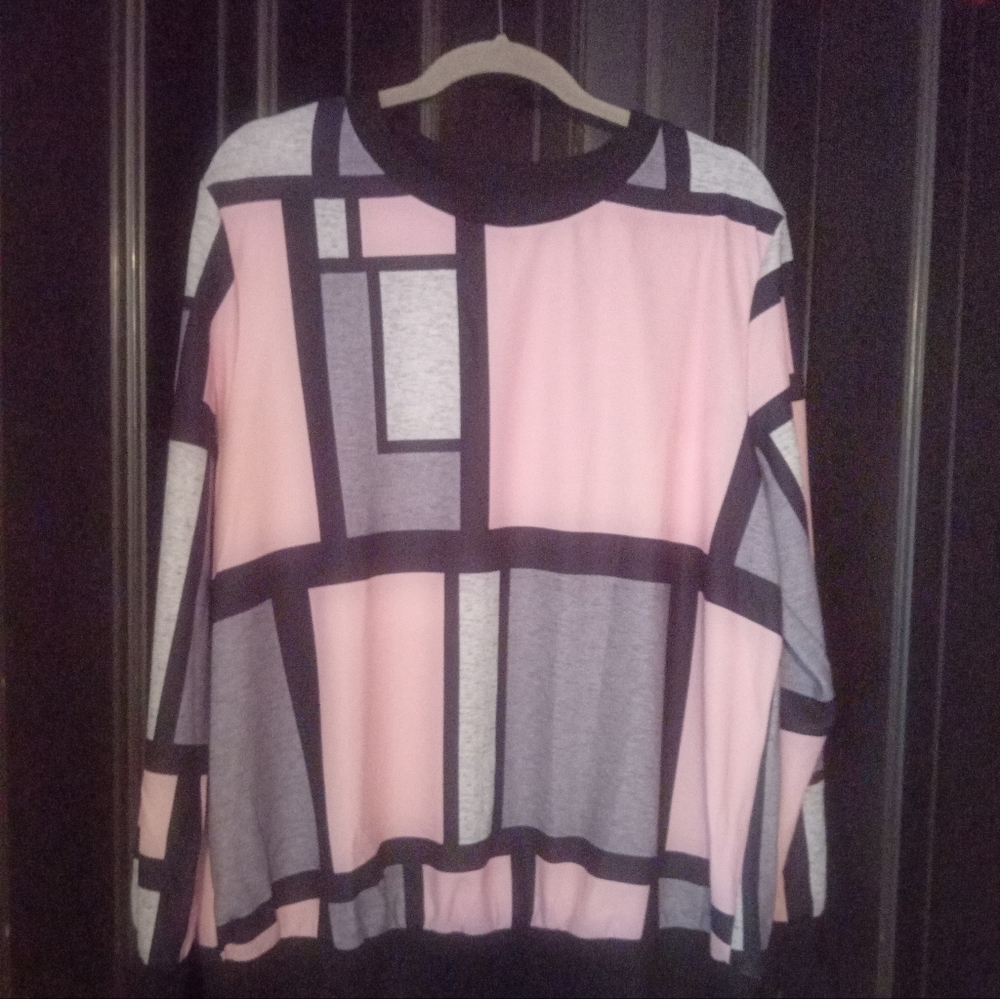 NEW, NEVER WORN SZ US XXL Geometric Pink and Gray Pullover Top